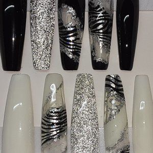 Custom Press Ons: Serengeti Queen